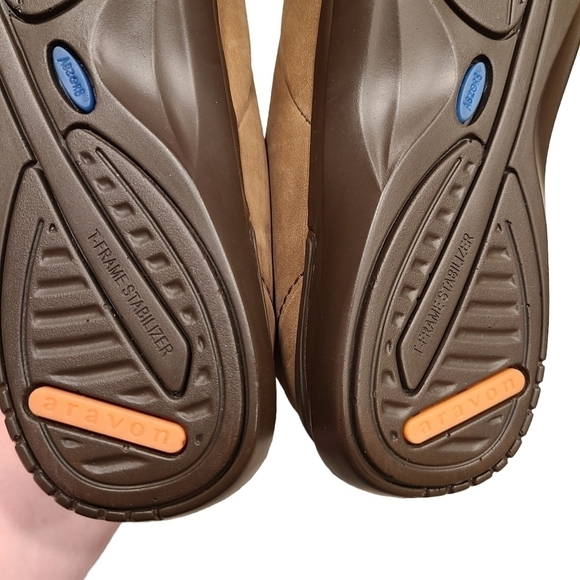 Aravon by New Balance Leather Shoe, Size 7 - Picture 10 of 14